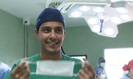 Moroccan Doctor Helps Pioneer Robotic Surgery in Spain
