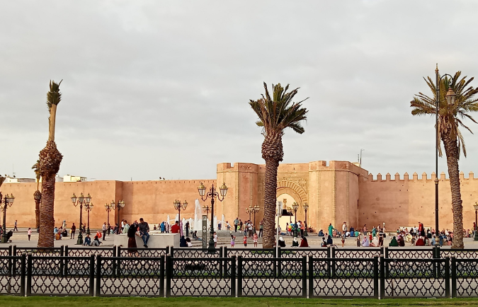 Rabat : la place Bab El Had se mue en un espace vibrant célébrant la 22e édition du Festival international "Maroc des Contes"
